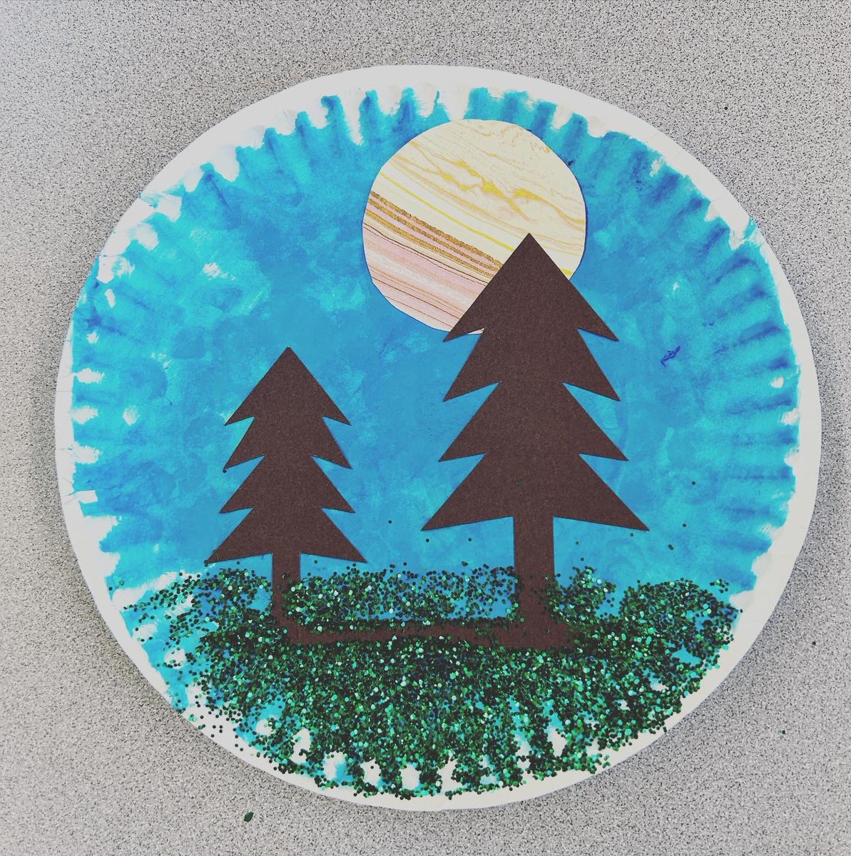 ginabuttrfly's tweet photo. Into the Woods on a Fall Evening… first grade @NYCSchools #District75 #autism #artteacher #paperplatecrafts #moodonaplate https://t.co/YZcARaZcRV