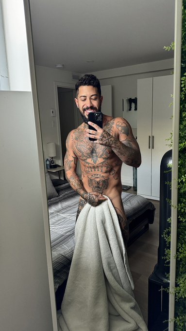 selfie. 🚶🏽&zwj;♂️ https://t.co/5CVp6eObWH