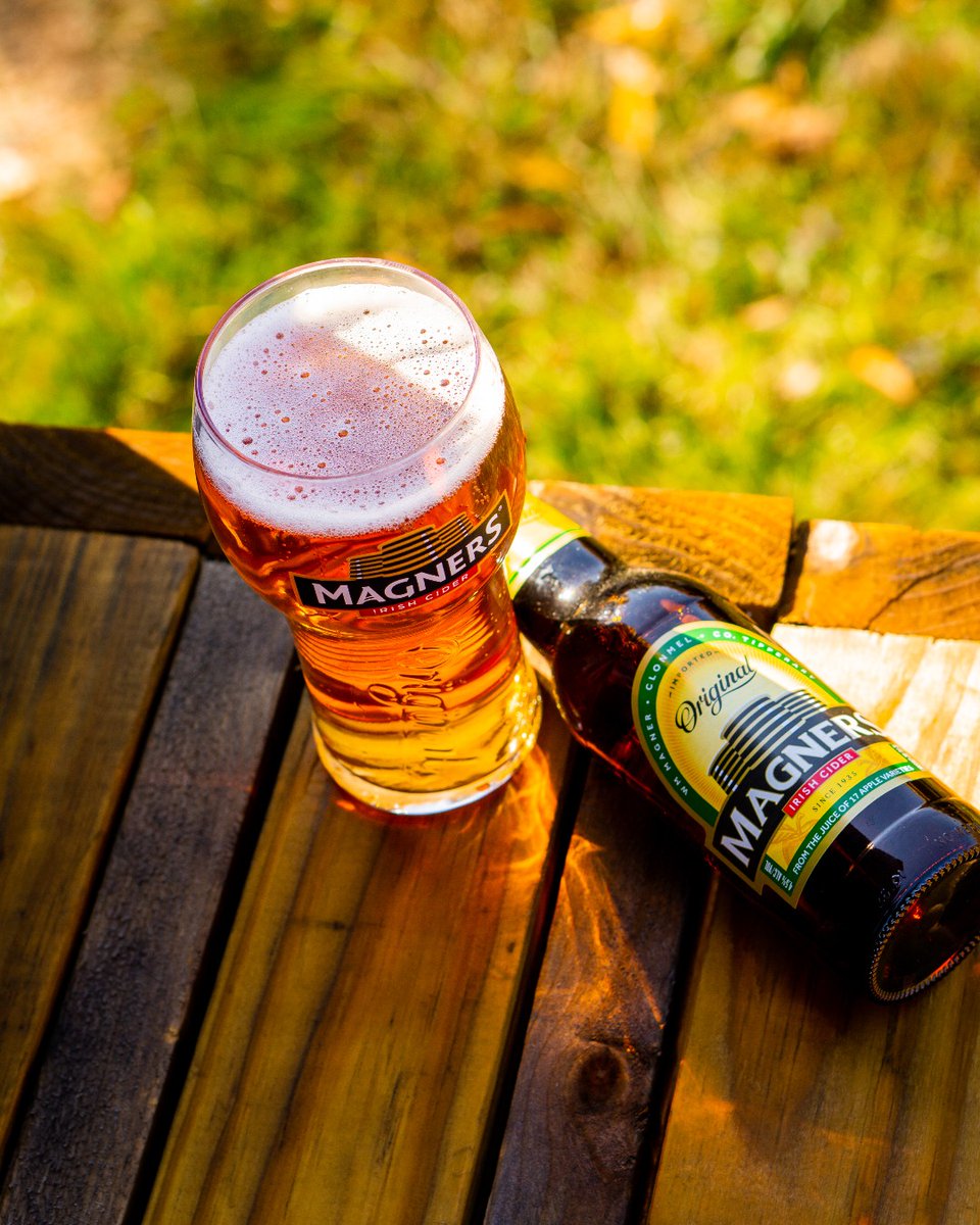 Let the leaves fall, not your cider.
.
.
.
#magners #irish #hardcider #ireland #craic #slainte #drinks #fall #bartneder #cocktails #autumn #fallfeels #apples #applecider #applepicking #cozy