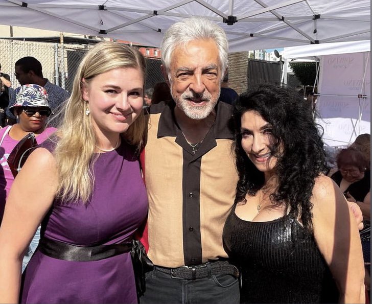 💚🤍❤️ 🎶 Surrounded By Beauty 🎶 💚🤍❤️
#italiangirls #italianguys #italianfood #italianmusic #westcoastitalians #joemantegna #italianheritagemonth #calitalians #sorvinovino #thatsamore  #laitalianfestival #paulieaward #deedeesorvino #nataljasticco @joemantegna @debiraven