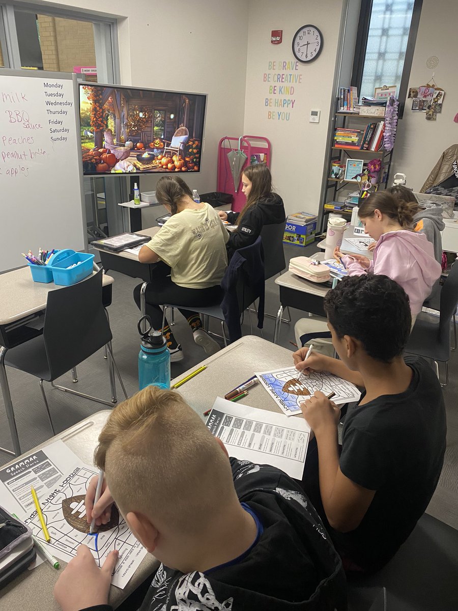 Fall vibes while we work on identifying parts of speech in our EL classroom 🍂🍁🎃<a href="/D64News/">D64 Park Ridge-Niles</a>