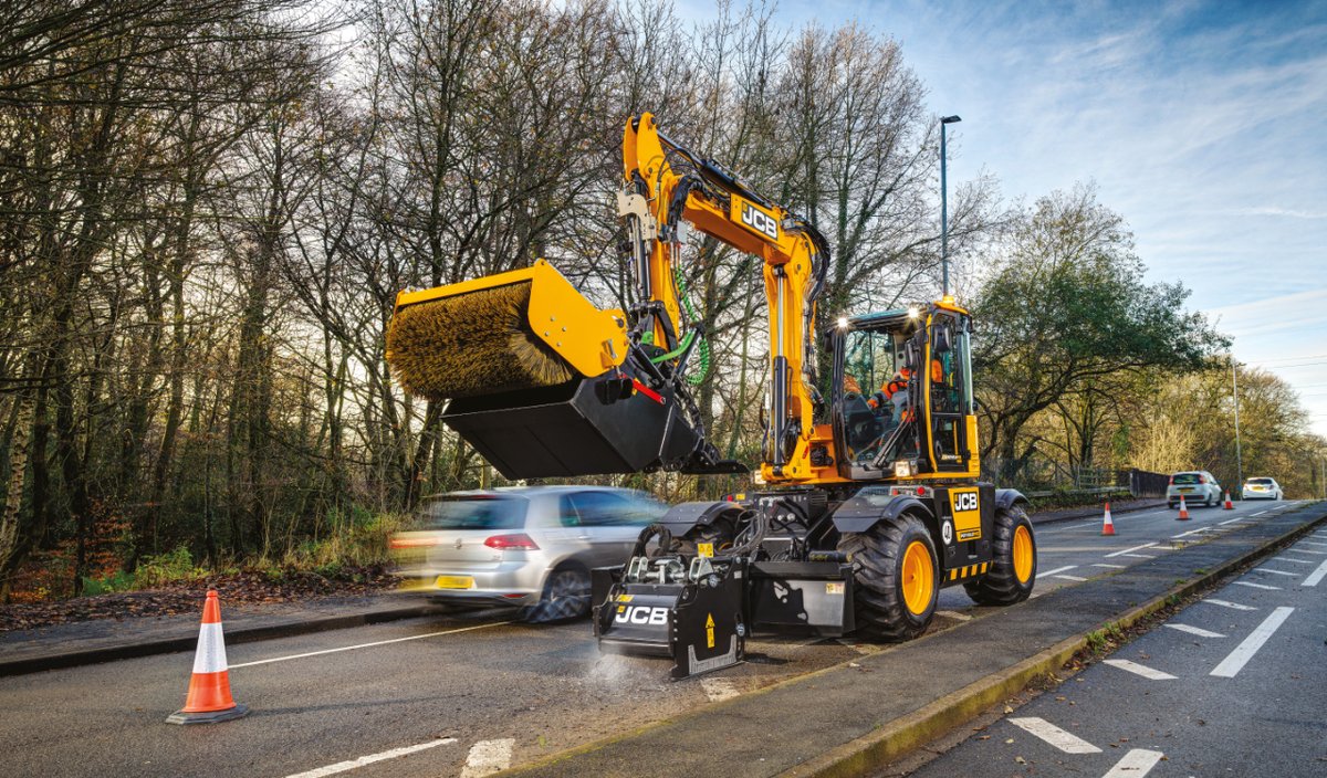 MidlandsJcb's tweet image. The JCB Pothole Pro is a 3-in-1 solution that has won several awards for its ability to efficiently, economically, and permanently repair potholes.  Discover more: bit.ly/3tqORzH

#midlandsjcb #highwayssolutions #jcbmachines