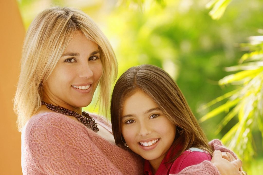DrMobasser's tweet photo. Here are 5 tips to help you and your family achieve better smiles for the future! Contact a good family dentist in Los Angeles to get the care you need for your family. Dr. Mobasser is a ➡️➡️➡️ LEARN MORE https://t.co/VCLDfBklex https://t.co/BK2PNKGXJt