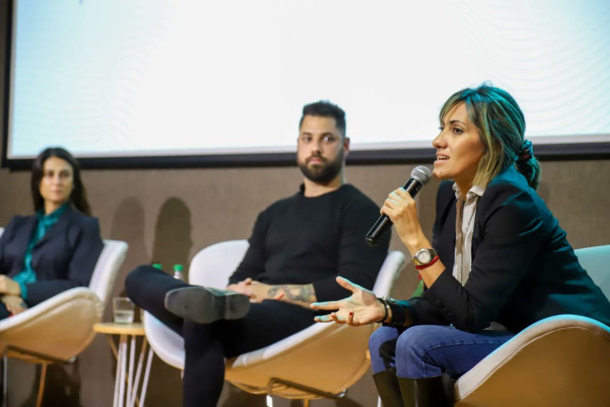 econocimientoar's tweet photo. En representación de la Secretaría, la jefa de gabinete @cecileiva participó de la “Jornada de Economía del Conocimiento: Impulsando la Innovación y el desarrollo profesional” organizada por @oeiarg, @UNTREF y Keytton Academy. https://t.co/MaWcFeqBrh