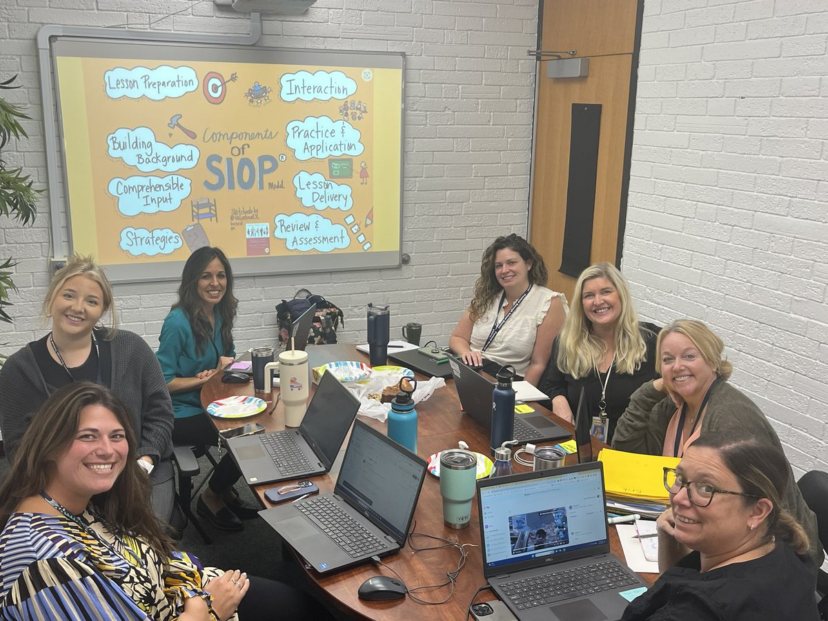 Profesional development day ! Training our awesome FLC teachers on Sheltered Instruction. Today’s focus is on STRATEGIES✏️ @BilESLWL4FBPS