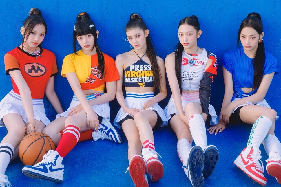 Koreaboo's tweet photo. Top 10 K-Pop Songs [ 2nd Week of October (*KBS WORLD)]
1. VROOM VROOM - TEMPEST
2. Love Lee - AKMU
3. Slow Dancing - V
4. Super Shy - NewJeans
5. ETA - NewJeans
6. Fry's Dream - AKMU
7. Seven (ft. Latto) - Jungkook
8. But Sometimes - BOYNEXTDOOR
9. Fast Forward - Jeon Somi
10. Let's Say Goodbye - Parc Jae-jung
