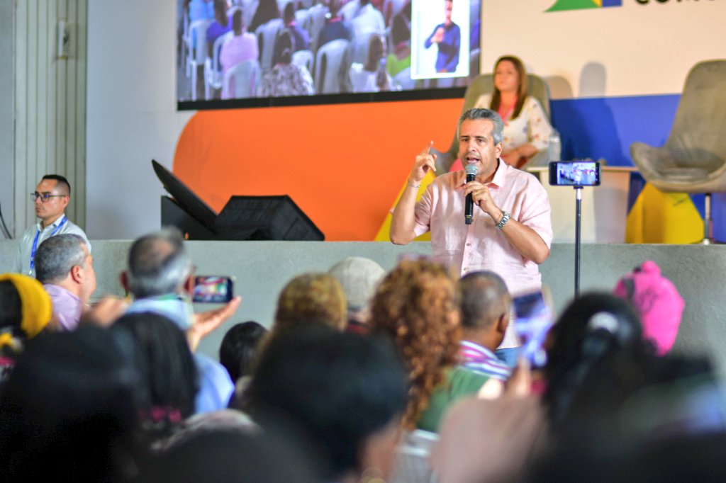 MinInterior's tweet photo. 🇨🇴 Desde Cali, el ministro @velascoluisf lanza a nivel nacional el #BancoDeProyectos2023 para las comunidades, que materializará el diálogo social con inversión, fortalecerá el tejido social y promoverá la reactivación económica y la defensa de los DD.HH.
https://t.co/0ynBN8EFIZ https://t.co/p1CKRFogYi