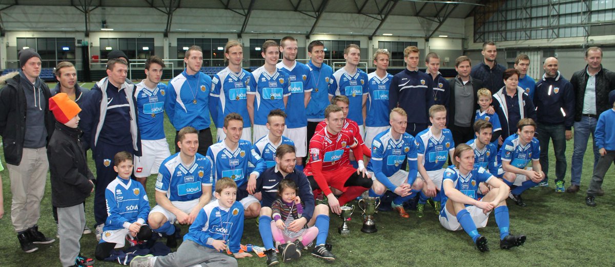SVS 2014🚨 Slideiði í innbox ef e-ð hefur legið þungt á ykkur síðan þá og þið viljið skila skömminni, knattspyrnu- eða lífstílstengt. Ég byrja - 2014 stálum ég, Fannar Ingi úr HipsumHaps og virtasti sjávarútvegsráðgjafi þjóðarinnar Sóma samloku af virtasta pródúsent landsins.