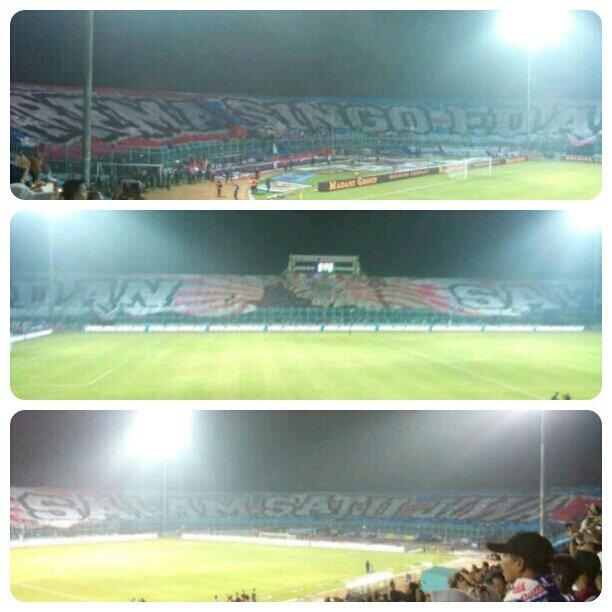 arema_98's tweet photo. setelah penguburan dan pembakaran #OneFlagOnePride berikutnya pembakaran....#OneIncredibleBlue kami undur diri dari dari creatifitas tribun, tak lagi mendukung NIREMPATI epce. https://t.co/jwrcE3f4hh