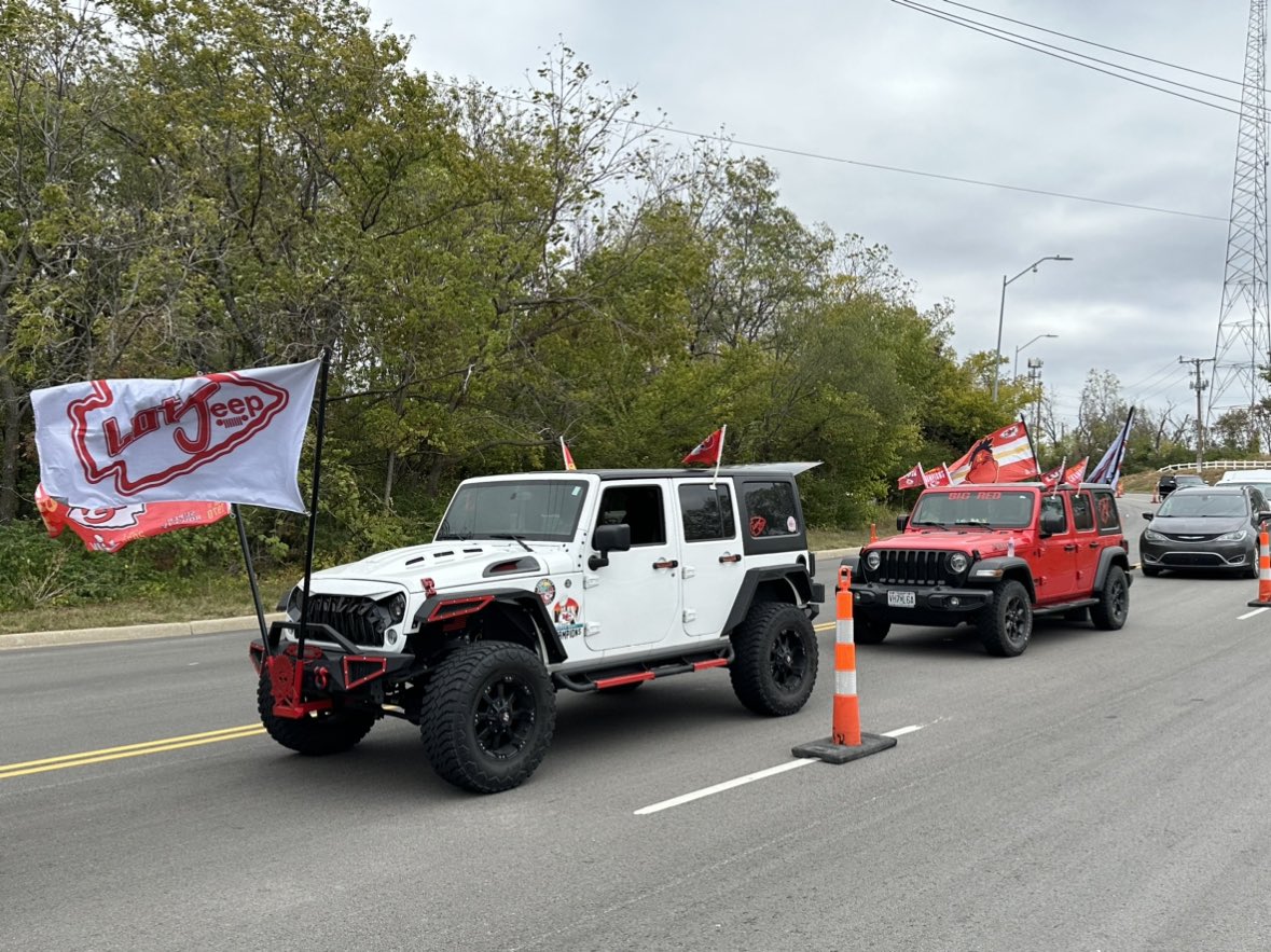 LetsTailgate's tweet photo. We in here! Let the tailgating shenanigans begin! 💪🏾
#LotJ #LotJeep #LFG #ChiefsKingdom https://t.co/t7hL1wSDrW