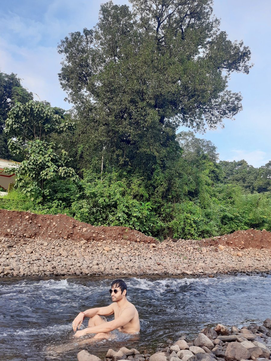 sannjjoy's tweet photo. माझं गावं ❤️#konkan #ozare #mens #ratnagiri #Rivers #naturelovers #konkanchanisarg #kalawati #sixpackabs #marathiactors #fitnessmodel #indianactor #menofindia #marathicelebrity #marathidhamaal #marathistars #starpravah #lagnachibedi #sunmarathi #fitindia #sannjjoy #sanjayshejwal https://t.co/JXAzN0Ps2w