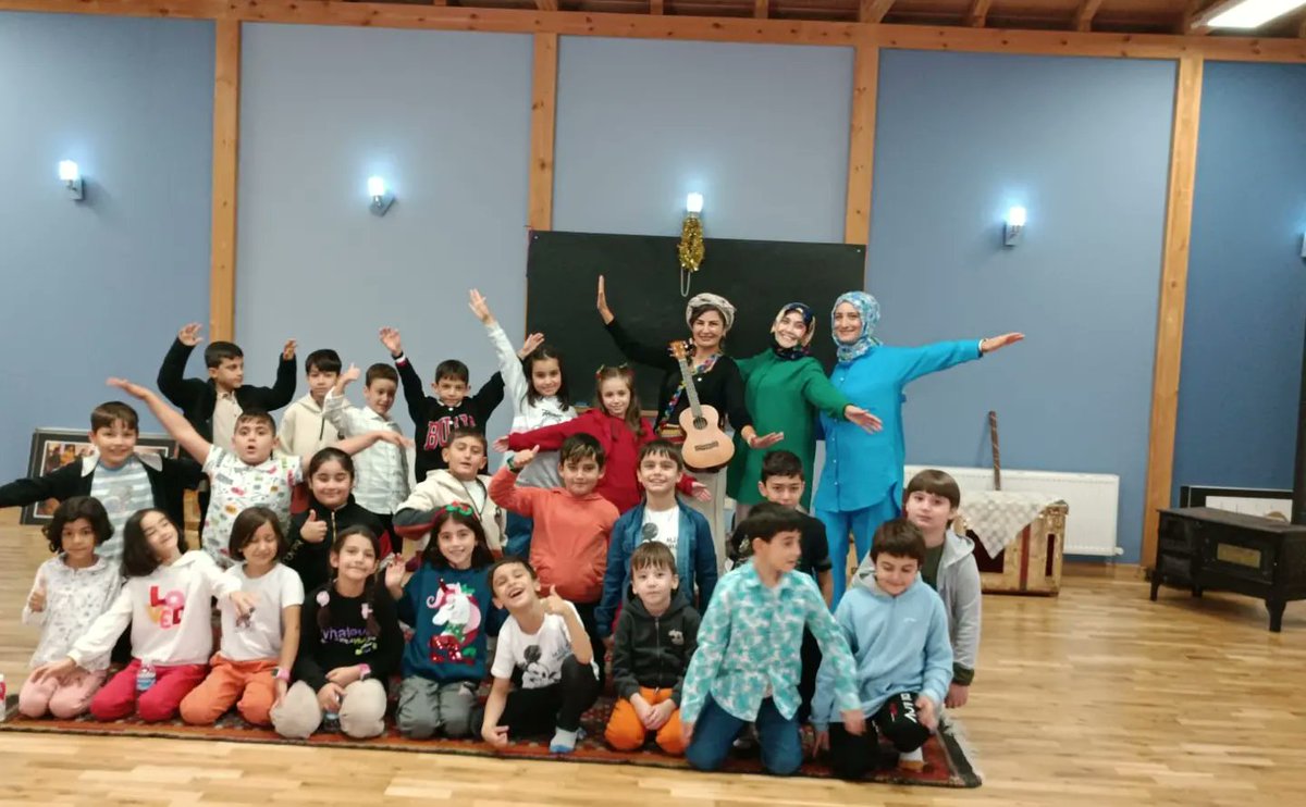 istmemmasal's tweet photo. 🏡İstanbul Masal Okulumuzun bugünkü misafirleriyle, 

🎊Eğlenerek, öğrendik
🏞️Dağları tepeleri aştık 
✨Masallar diyarında hayallere kucak açtık

@tcmeb @Yusuf__Tekin @MucahitYentur @DilekMaden11 @istanbulilmem @ist_arge https://t.co/gOtiUQqt3w