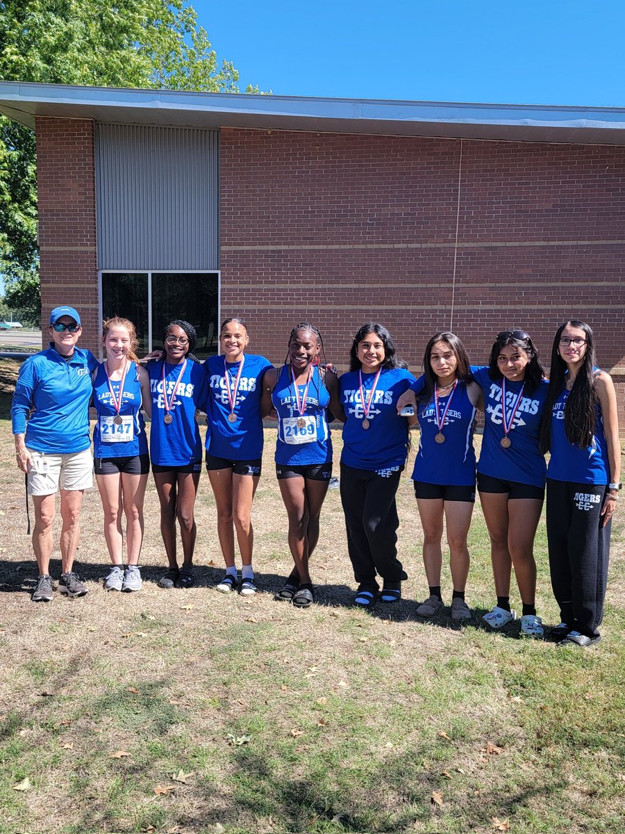 Daingerfield Lady Tiger Cross Country team is Regional bound!! They all ran personal bests!! So very proud of them and to be their coach! Regional is October 23rd at Lynn Creek Park! Let's goooooo 💙💯🐯💪🐅