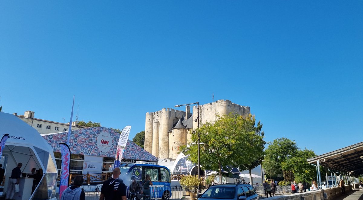 MariA_Fages's tweet image. @legalbydesign au salon de l’innovation et de l’insurtech à Niort.
Quelle chance d’avoir pu participer au #salonINNN dans la catégorie startup.
Des rencontres avec des visiteurs et des exposants intrigués ou déjà conquis par le #legaldesign.
#frenchAssurtech #insurtech #assurance