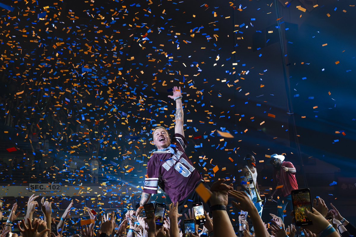umontana's tweet photo. #Macklemore🤝Montana
An amazing concert on campus with @macklemore 🔥 and he showed up to the party in a Montana Grizzlies jersey 😎
#MT #Concert #Bentour #Missoula https://t.co/1Dlrg8v1Sn