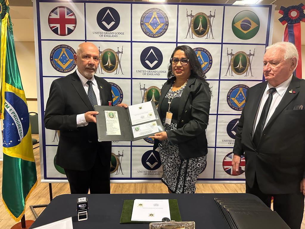 dglsand's tweet photo. 🇬🇧 The Brasilia Lodge 9985, had the honour of releasing the official postage stamp in its homage! The stamp, developed by the Brazilian Postal and Telegraph Company, features the Lodge's badge, which was consecrated in 2019.
 #dglsand #PostageStamp #stamp #freemasons #UGLE https://t.co/c9eeGnawmd