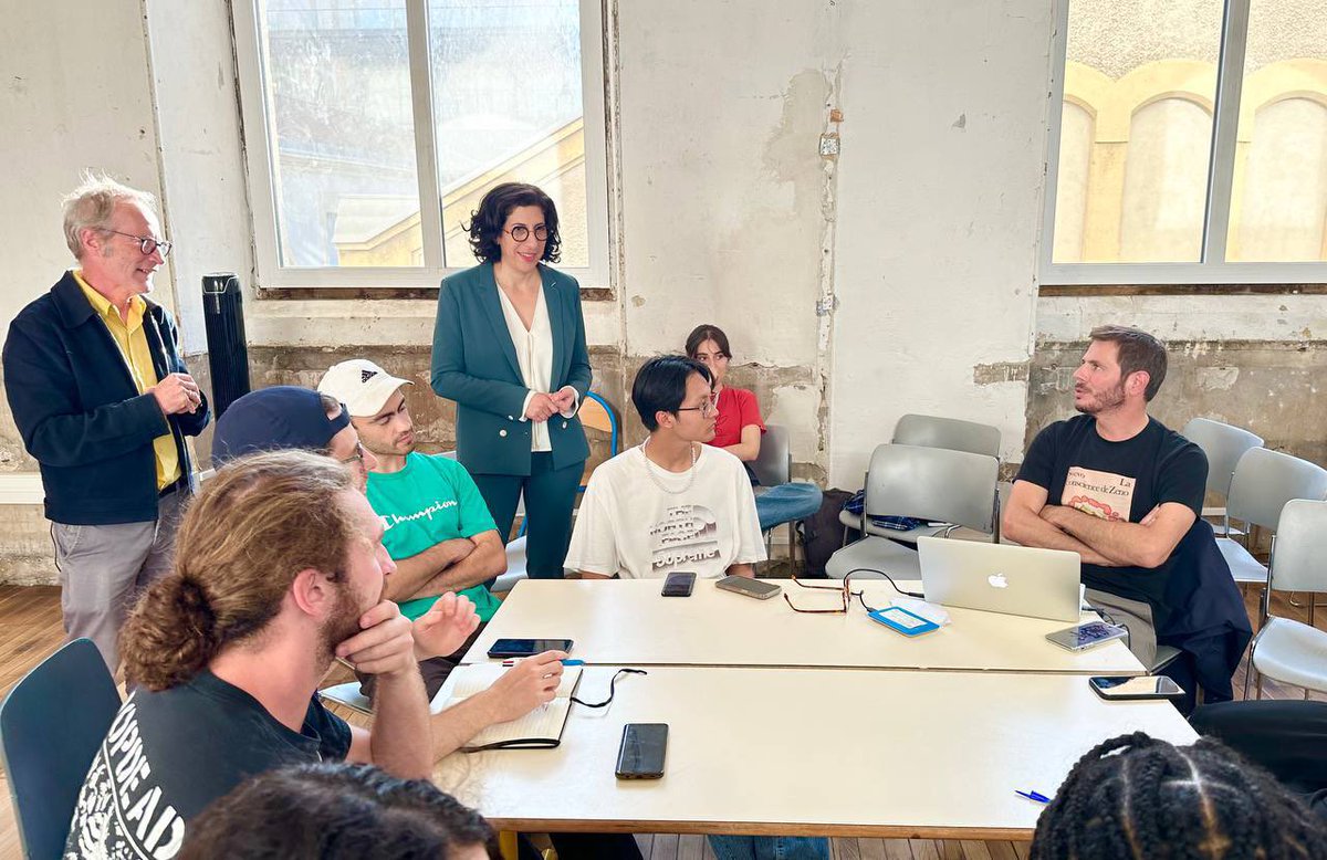 RimaAbdulMalak's tweet photo. De retour à la cité phocéenne pour un nouveau chapitre de Marseille en Grand ! Joie d’inaugurer CinéMaBase avec @MartineVassal, 4000m2 au service des tournages. De signer des engagements forts avec @RenaudMuselier. Et de voir renaître Plus belle la vie avec TF1 ! @SabrinaRoubache https://t.co/sOiH0EfhOJ