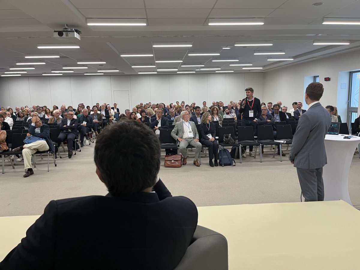 YvesCharmont's tweet image. Passionnants échanges avec les élus d’⁦@IntercoDeFrance⁩ lors de notre atelier sur la #compublique autour des transitions et des crises  avec ⁦@XavierDesmaison⁩ ⁦@VeroPouzadoux⁩ 👍🏻 #capcom23 ⁦@cap_com⁩