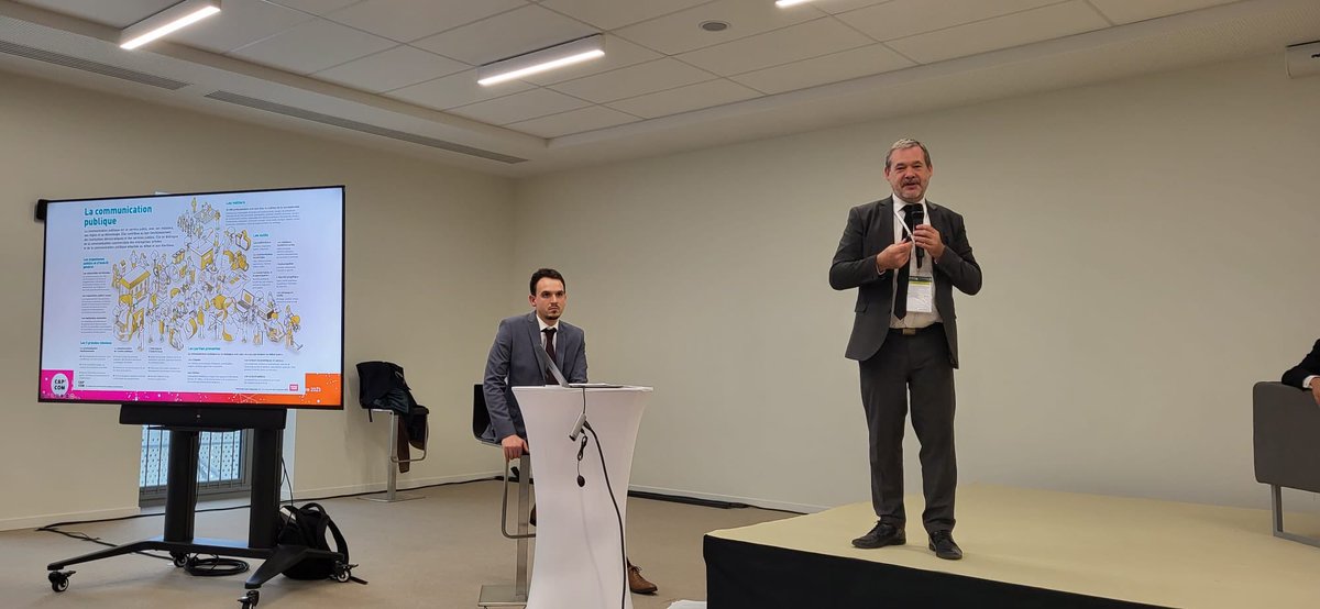 YvesCharmont's tweet image. Passionnants échanges avec les élus d’⁦@IntercoDeFrance⁩ lors de notre atelier sur la #compublique autour des transitions et des crises  avec ⁦@XavierDesmaison⁩ ⁦@VeroPouzadoux⁩ 👍🏻 #capcom23 ⁦@cap_com⁩