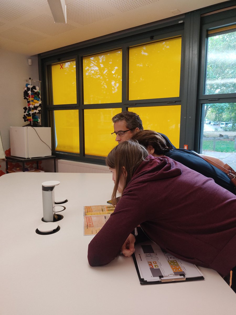 Avec les Visites insolites du @CNRS, les participants ont pu découvrir le bâtiment et l’histoire de la @MISS_sciences. En résolvant les énigmes, ils ont pu éloigner les dangers qui pèsent sur le campus de la Facultés des Sciences d'Orsay ! #FDS2023 #CNRSinsolite