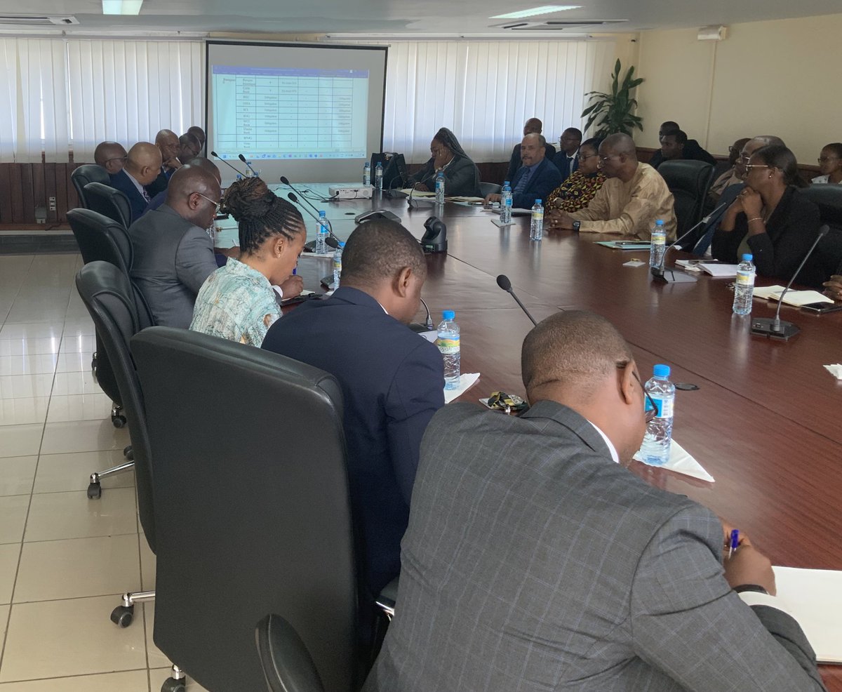 bcrggn's tweet photo. 12 octobre 2023, réunion sur l’état de connexion des institutions financières au #switch #national depuis le 29 juin 2023. Présidée par le 1er Vice-Gouverneur, M. Mohamed Lamine CONTE, elle réunit la #BCRG, la Guinéenne de Monétique #GUIM et les #Institutions #financières. https://t.co/6gf1xA5P7R