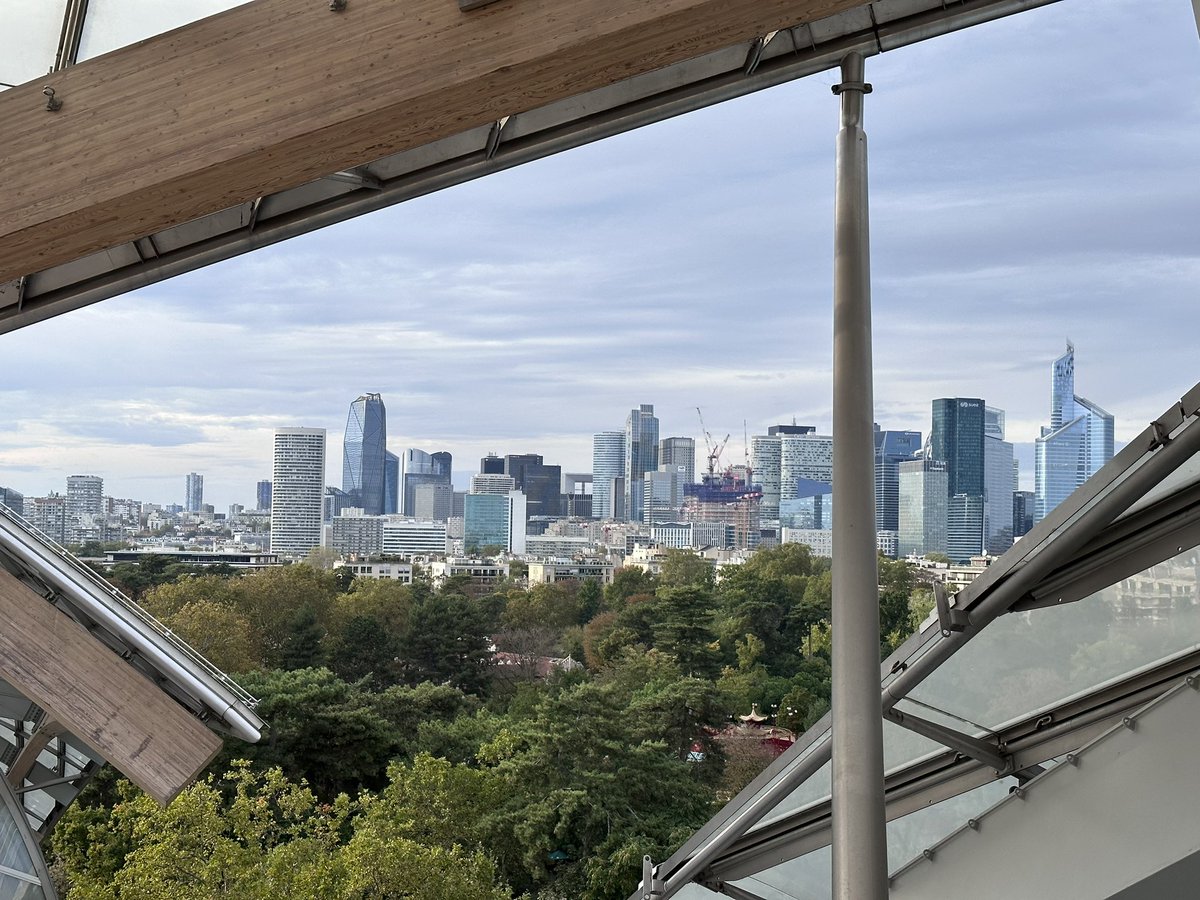 Great experience to present to a group of marketing, operations, &amp; IS scholars. And as the great Dutch poet Cruyff already said: “every disadvantage has its advantage”. Late dinner = time for a visit to the stunning Fondation Louis Vuitton, by one of my favorites, Frank Gehry