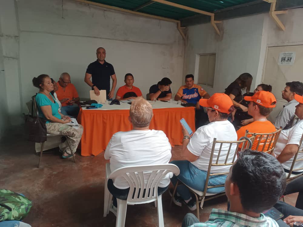ClaroyRaspao3's tweet photo. Alcalde @alexandermirele ; Hoy ratificamos nuestro respaldo a nuestro Gobernador @albertogalindez 
a nuestro hermano @freddysuperlano a la unidad y el respeto a todos los factores de la unidad. El reconocimiento a todos. https://t.co/NyN0RlRHiD