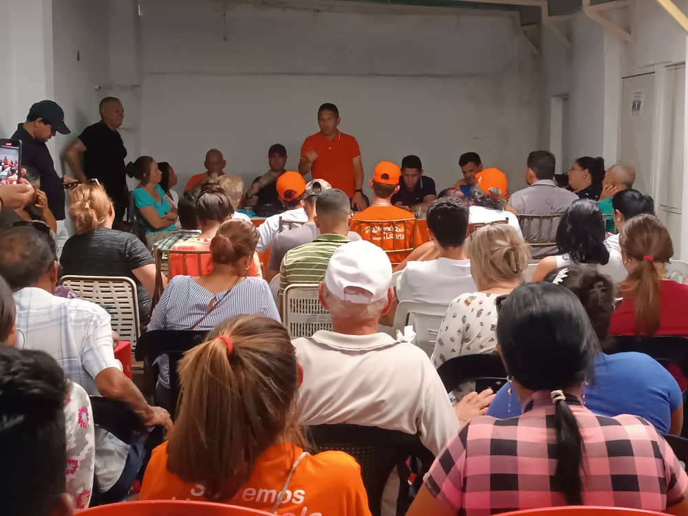 ClaroyRaspao3's tweet photo. Alcalde @alexandermirele ; Hoy ratificamos nuestro respaldo a nuestro Gobernador @albertogalindez 
a nuestro hermano @freddysuperlano a la unidad y el respeto a todos los factores de la unidad. El reconocimiento a todos. https://t.co/NyN0RlRHiD