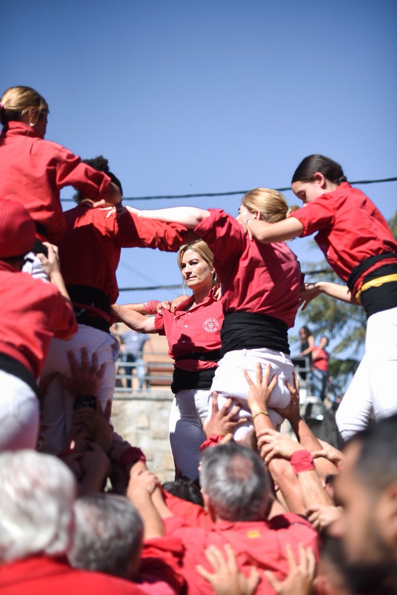 taniaverge's tweet photo. Avui som de visita a #Bellprat, a la seva tradicional Diada de castelleres que ret homenatge a la primera alcaldessa de Catalunya i de l’Estat (1934), Natividad Yarza Planas
 
Fem pinya per avançar en la #TransformacióFeminista de tots els espais amb @JovesValls i @Xicots https://t.co/kO0PeUEVUE