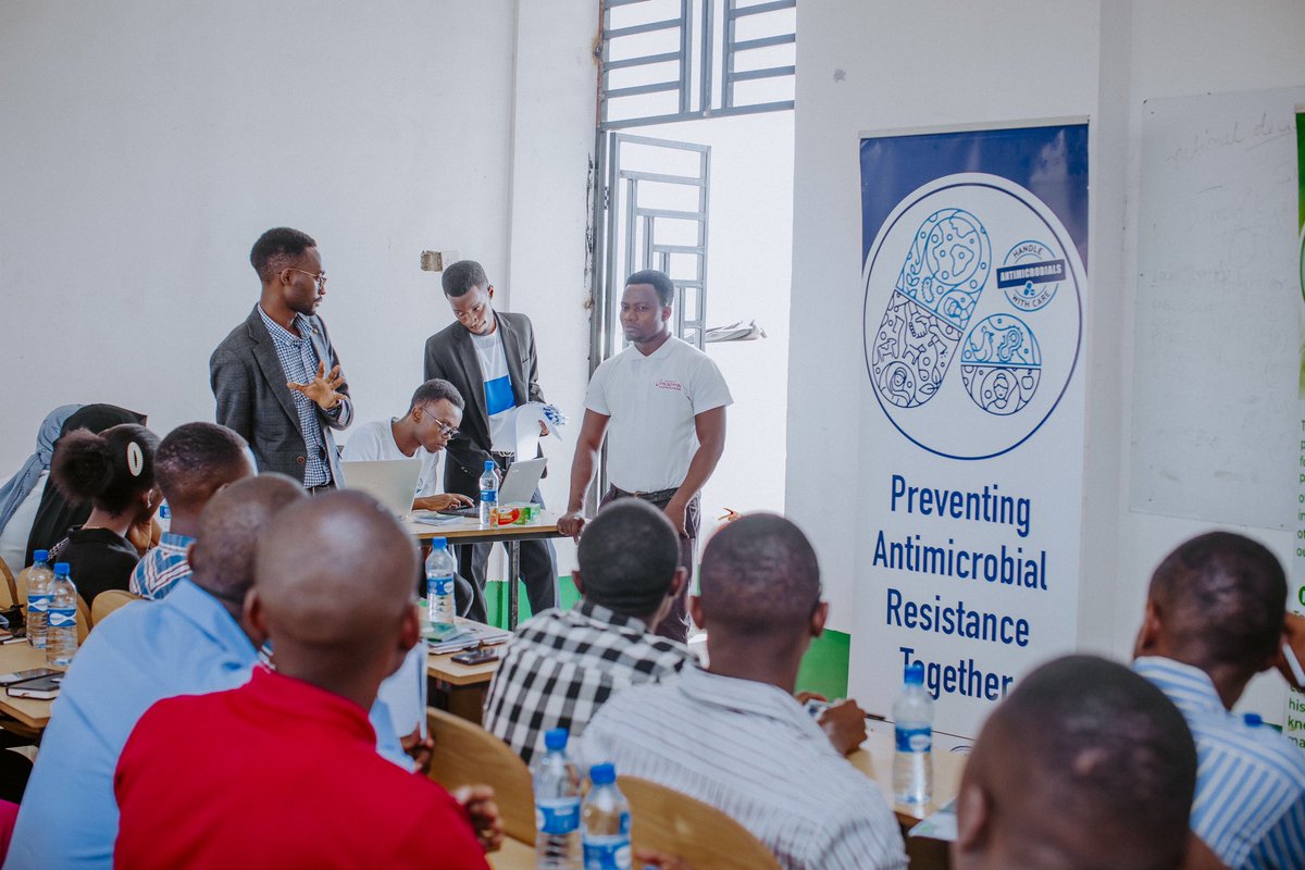 shimba_noel's tweet photo. The 5th TAPSA Leadership Summit, City College Mwanza . Training the youth in leadership into developing resilience as well as capacitation into personal and proffesional Development. kudos to The supporting stakeholders @Pharm_Council @tmda_tanzania @tanzania_pst @TaphataTz https://t.co/IQqWBvFQy7
