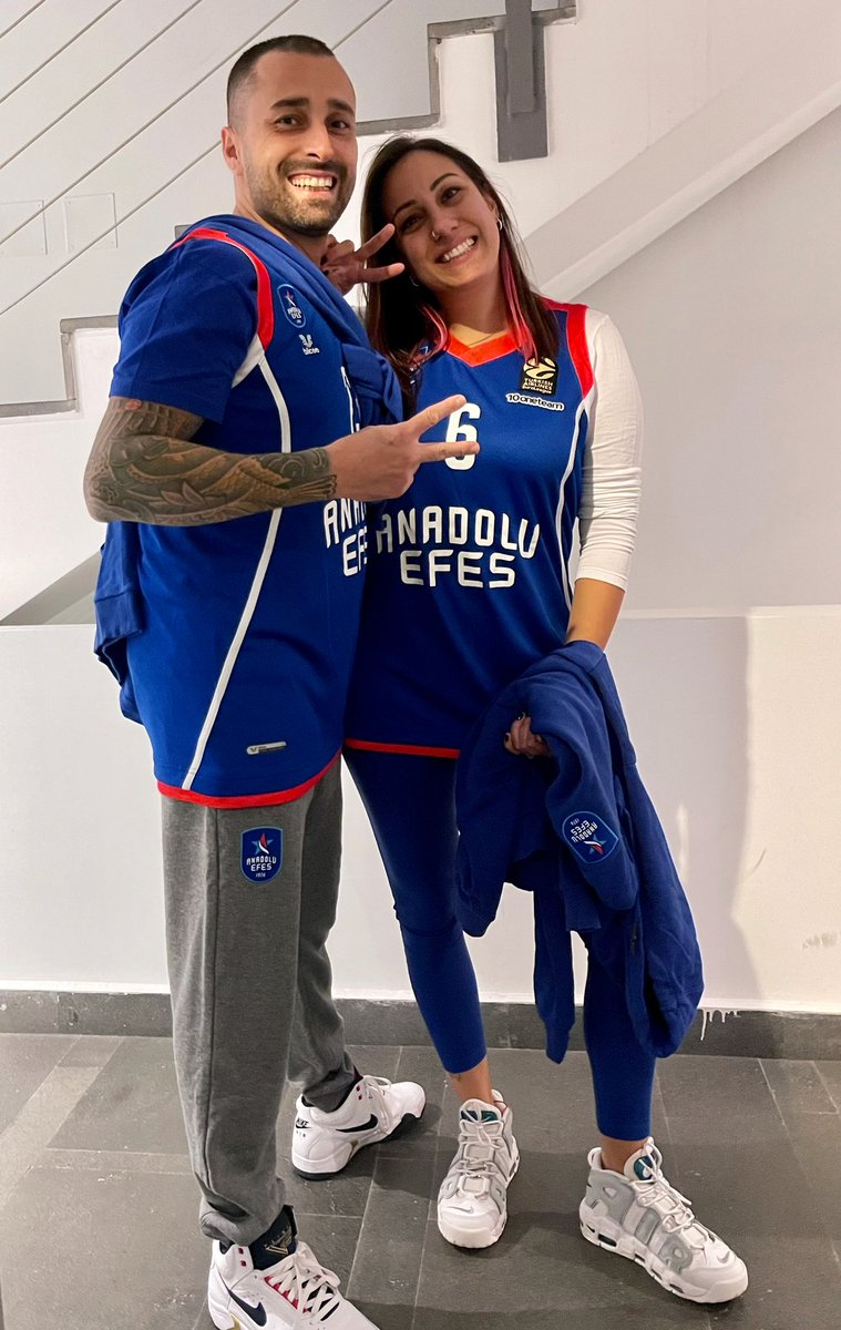 berilkanik's tweet photo. Haızr mıyız? 💙 Sinan Erdem’de birazdan görüşürüz 🤍 @AnadoluEfesSK #BenimYerimBurası #HouseOfBlue https://t.co/Ct1R2VkqFH