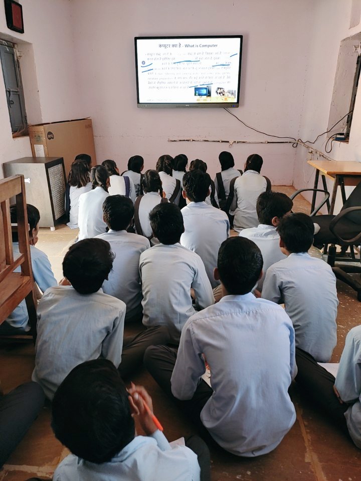 Rao_sahab_D_S7's tweet photo. @rajeduofficial Smart class,,  
#Mission_START 
शहीद बद्री सिंह राजकीय उच्च माध्यमिक विद्यालय, करीरी, शाहपुरा,
जयपुर ग्रामीण! https://t.co/dCrR4otXBy