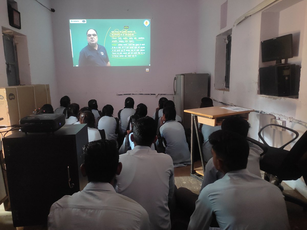 Rao_sahab_D_S7's tweet photo. @rajeduofficial Smart class,,  
#Mission_START 
शहीद बद्री सिंह राजकीय उच्च माध्यमिक विद्यालय, करीरी, शाहपुरा,
जयपुर ग्रामीण! https://t.co/dCrR4otXBy