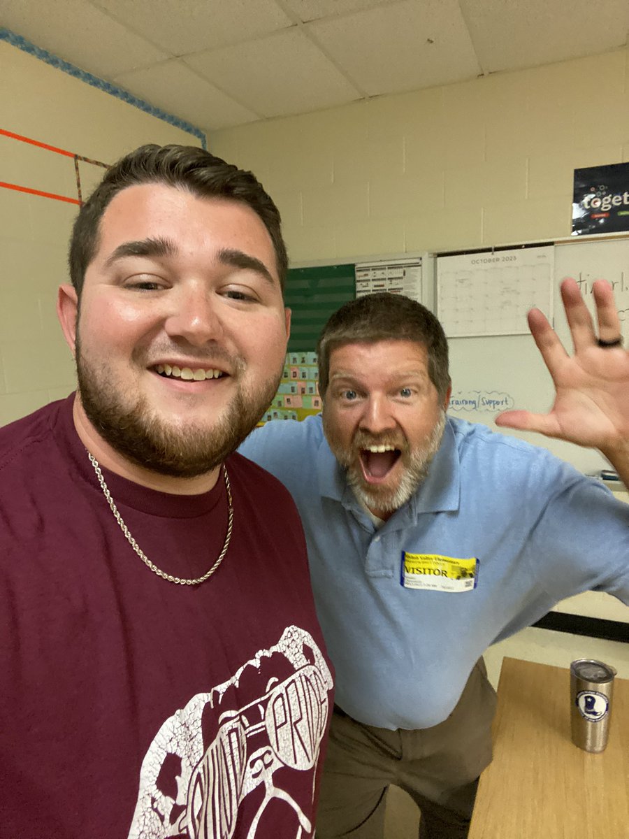 Spotted a wild Dr. Polly today! 

Thanks, <a href="/drewpolly/">Drew Polly</a>, for spending your day with <a href="/ShilohValleyES/">Shiloh Valley Elementary School</a>!!
