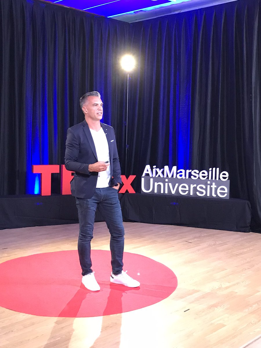 📷 Christophe Menichetti, Architecte de solutions d’intelligence Artificielle – Avant Vente HP Entreprises, va nous parler de comment l'IA est un nouvel outil de réduction des inégalités sociales ! #TEDxAixMarseilleUniversité