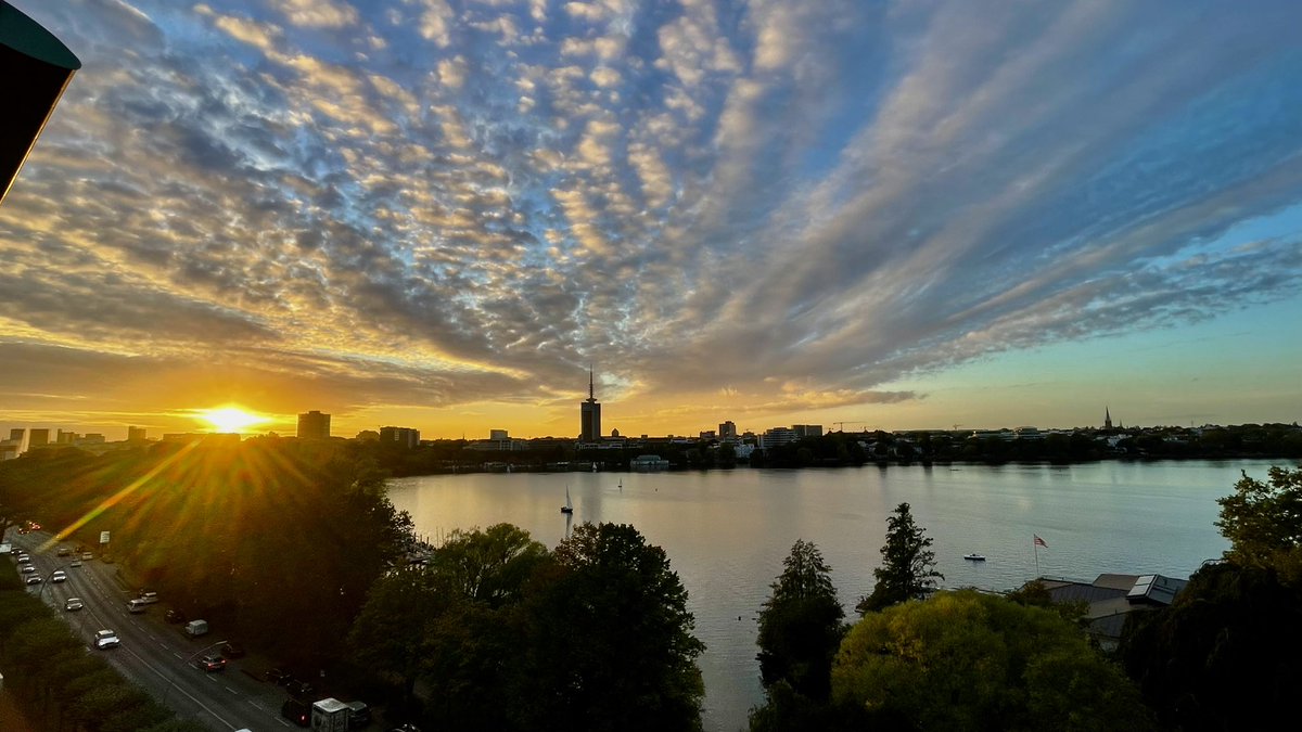 leetschi's tweet photo. #hamburg @hamburg_de #WeekendVibes https://t.co/Ze2YfRGL5O
