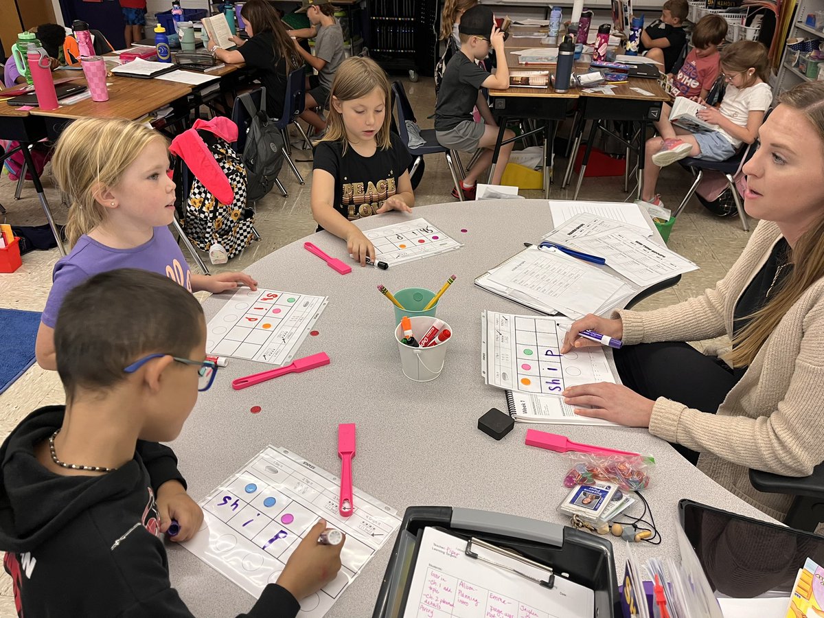 Check out these phonics small groups that Ms. Piper is pulling during writing time!!! What a great way to support students with encoding work! #heritagerocks
