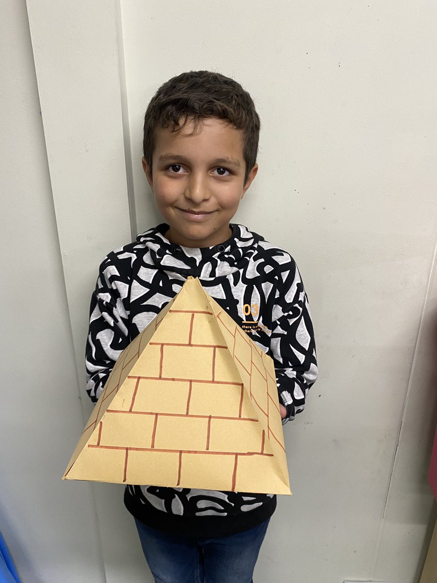 Discovery_Y4's tweet photo. Birdwatching ποΈ: Buzzard, Falcon and Kestrel π¦
Wow π€© Pupil π¨βπ G! Your pyramid, that you did with Ann, looks amazing! You should be very proud of yourself π
#Year6 #DPS #Topiclearning #WalklikeanEgyptian https://t.co/wzE2eQ1odS