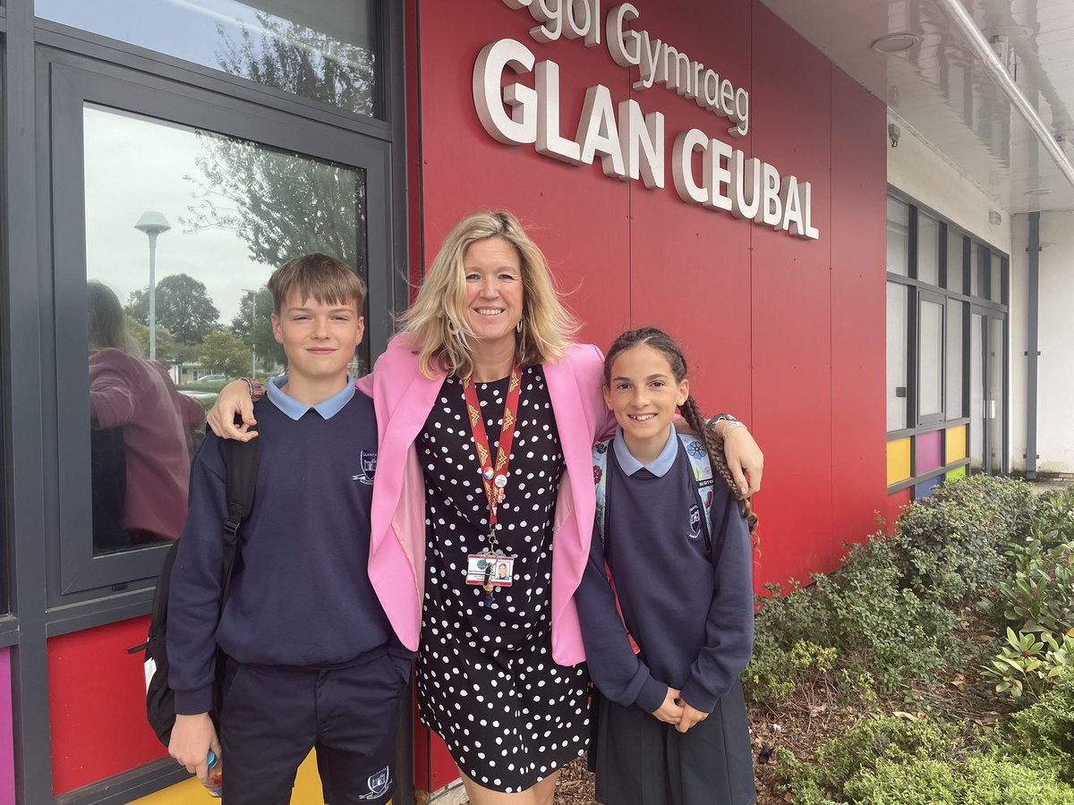 Diolch i blwyddyn 6 yn @glanceubal am eu cwestiynau difyr brynhawn yma. Diolch yn enwedig i'r ddau yma am ateb pob cwestiwn yn fanwl ac yn aeddfed 👍🏼 arbennig!