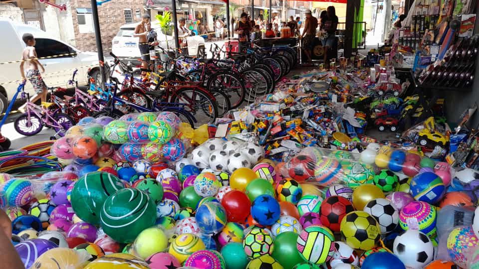 Feliz dia das crianças 😍 hoje tem muita diversão aq no Mandela papai &amp; mamãe tragam seus filhos 🪁🏓🛴🛝🪀🧸 Fé em Deus e nas crianças da nossa comunidade ❤️🇿🇦