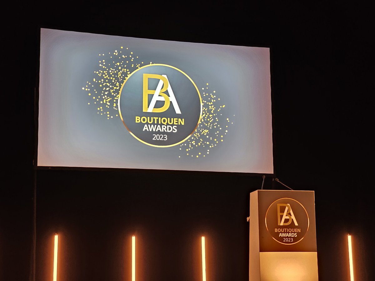 AjpmNews's tweet image. Im #Gesellschaftshaus des  @ZooFrankfurt warten alle Anwesenden auf den #Beginn des #BoutiquenAwards . Gleich geht es los!