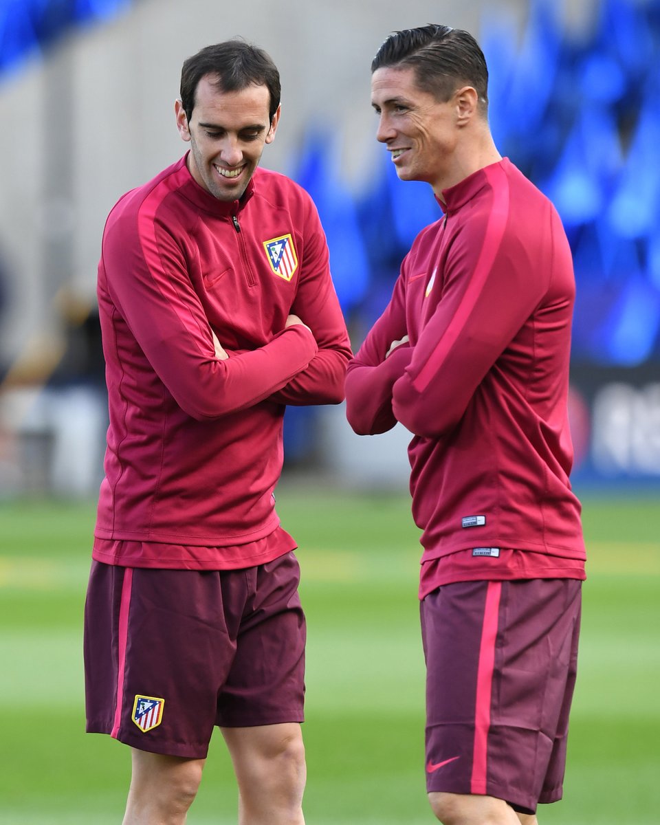 ChampionsLeague's tweet photo. ❤️🤍 https://t.co/cJzLj9Uvjr