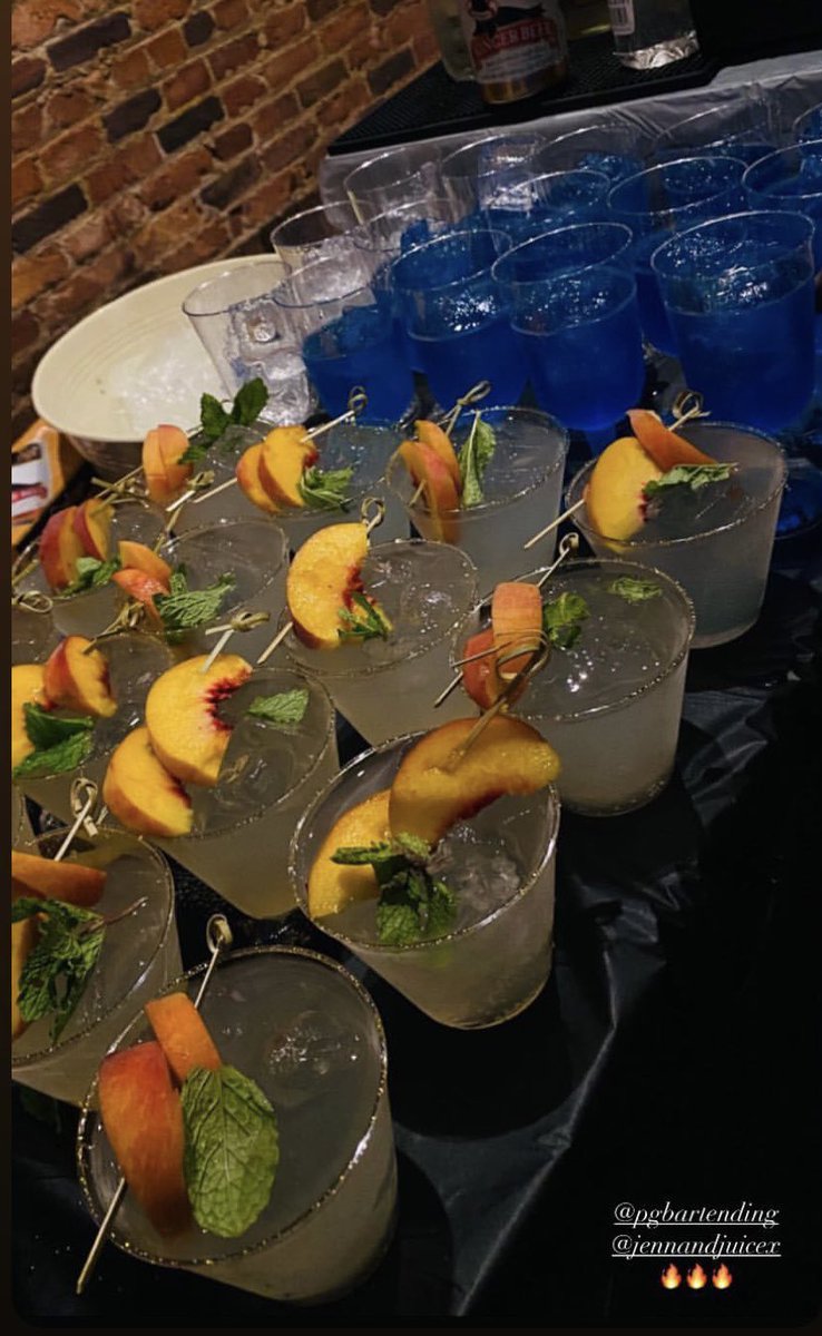 JennAndJuicex's tweet photo. I’m Jennifer from Nashville. This is my art🍸🍹 https://t.co/f54F2ixEcE