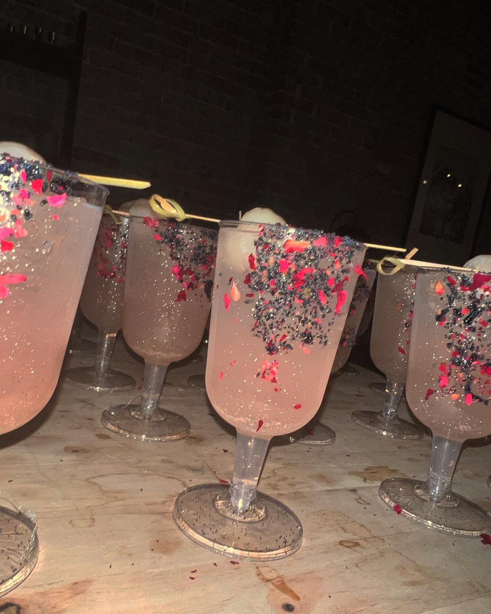 JennAndJuicex's tweet photo. I’m Jennifer from Nashville. This is my art🍸🍹 https://t.co/f54F2ixEcE
