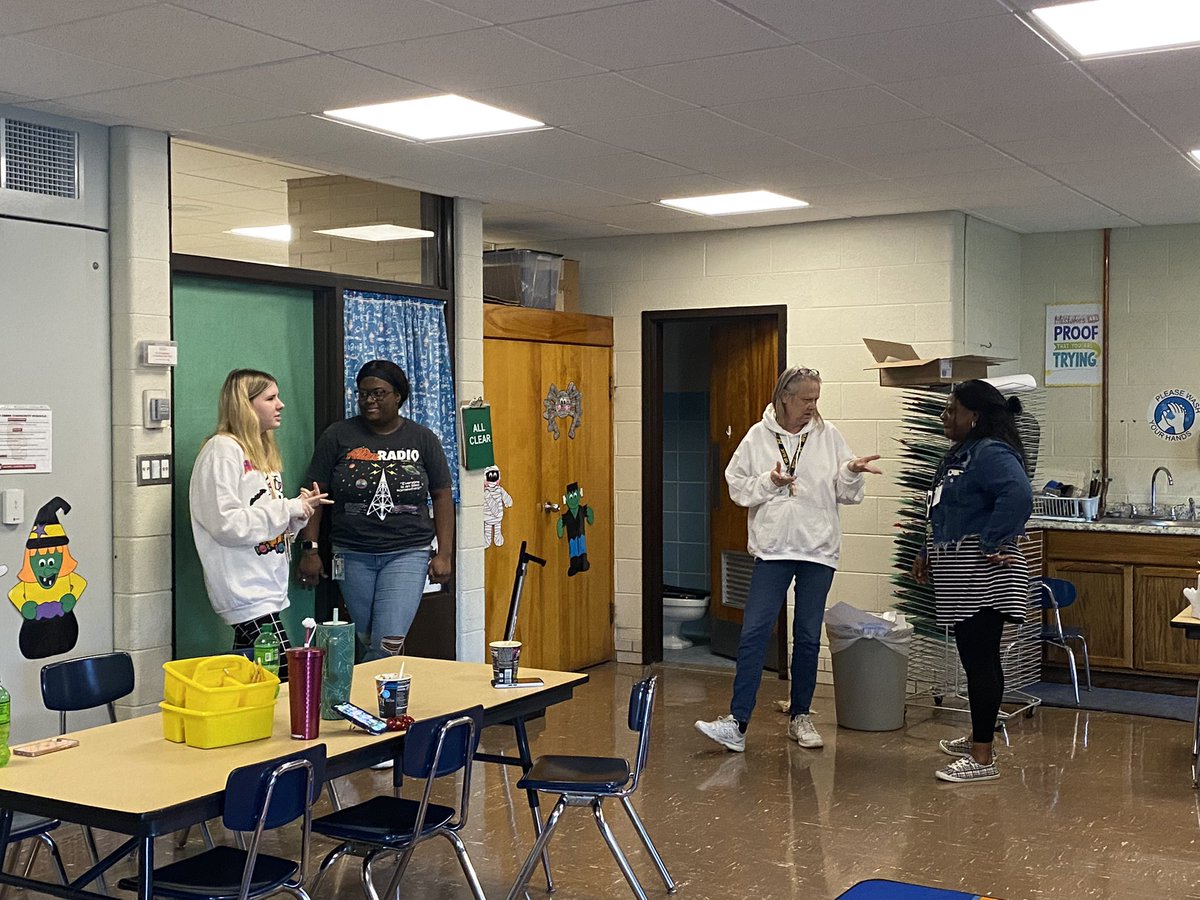MichelleLWildey's tweet photo. Continuous learning at Syring - support staff are engaging in training and review of our positive behavior support practices and trauma informed practices @swartz_creek https://t.co/N274eTQXqt