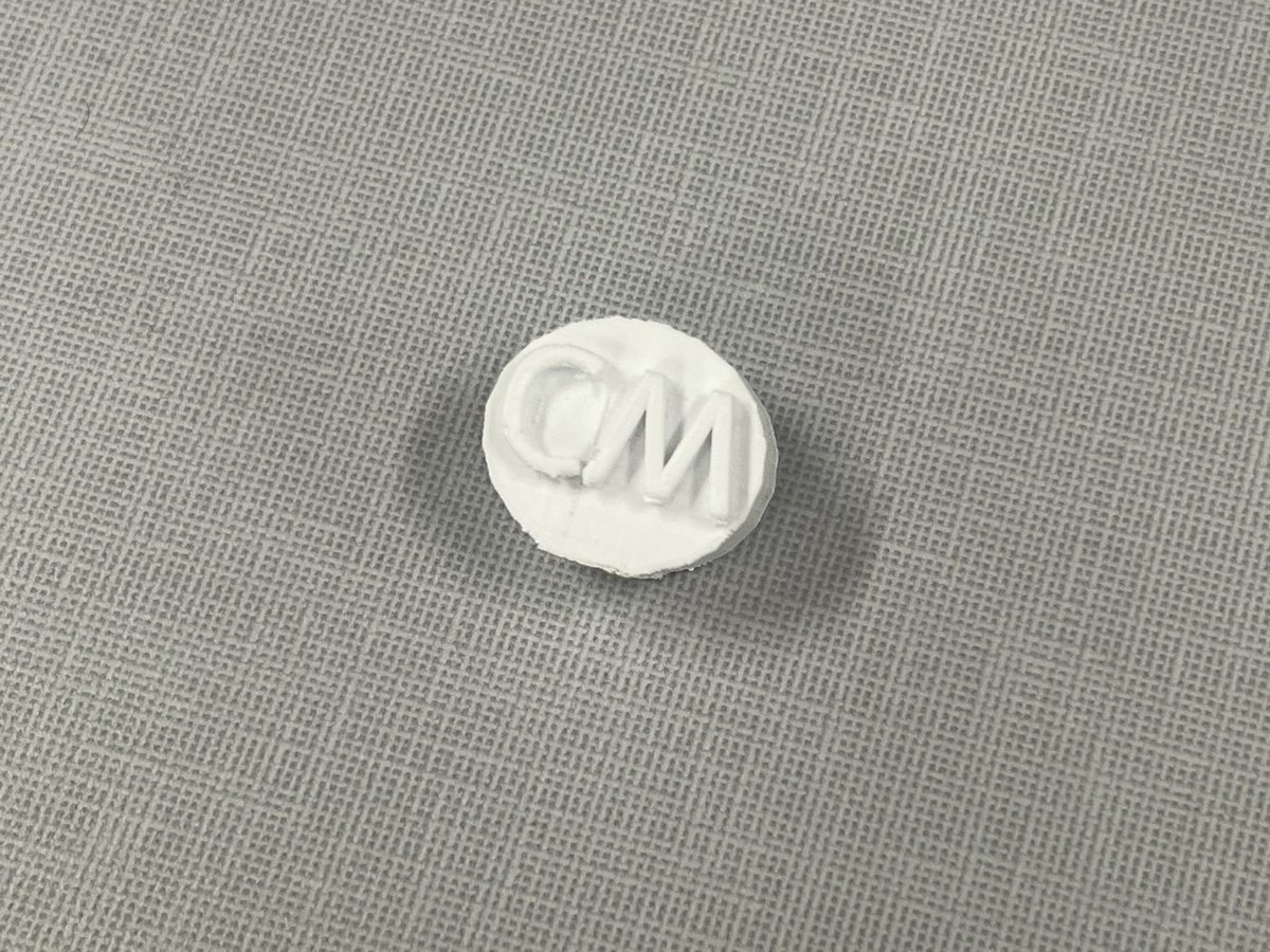 NISDLib's tweet image. Art students at Taft HS are learning from the librarian how to use Tinkercad to design and 3D print a stamp for their ceramics project! All subjects can collaborate with the library! #NISDLibraries #TeamNorthside