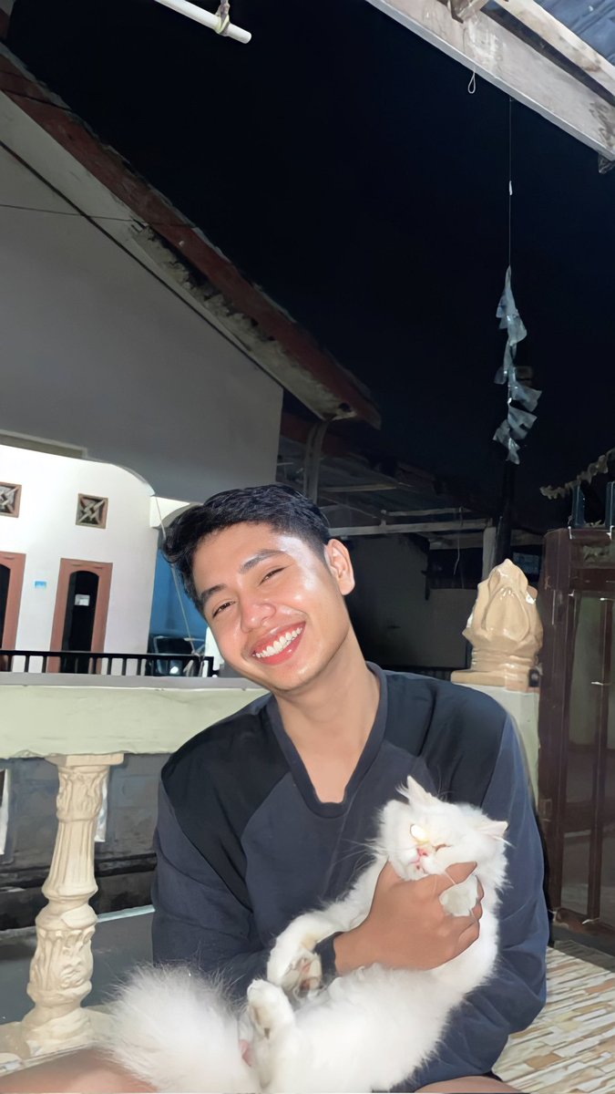 AnggaBasro's tweet photo. Kucing aja kusayang apa lagi kamu😁😁😁 https://t.co/NCx8GaEF8s