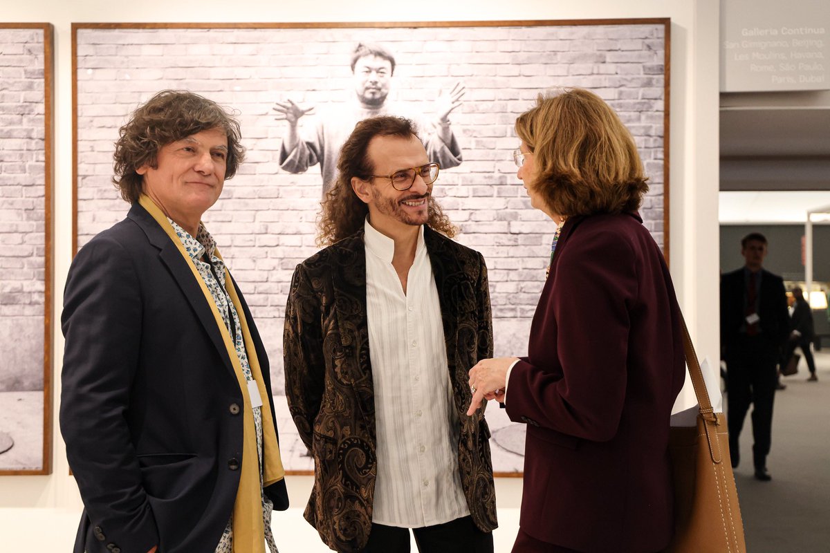 AmbDuchene's tweet photo. Splendid visit to @friezeofficial and #Friezemasters. I thoroughly enjoyed exploring the 🇫🇷 galleries, and welcome their strong visibility at one of the most prominent #internationalArt events in London. https://t.co/MOsbG3lnnU