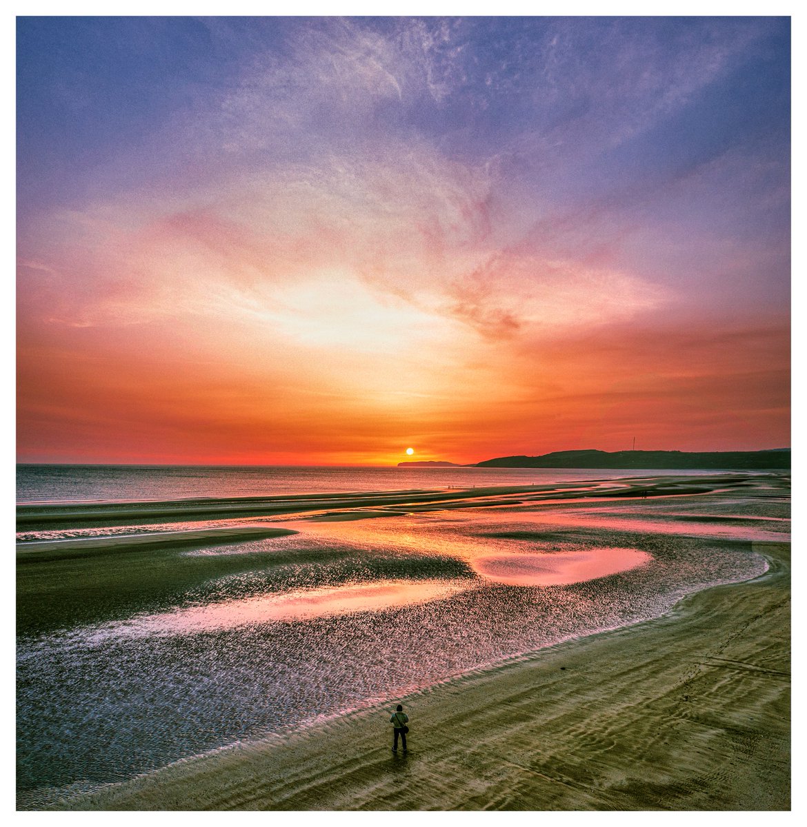 A #benllechbay #sunrise.
----------------------------
#Autumn #drone #photography #anglesey #ynysmon #northwales #gogleddcymru #wales #cymru #thisiswales #lovewales #loveanglesey #visitanglesey