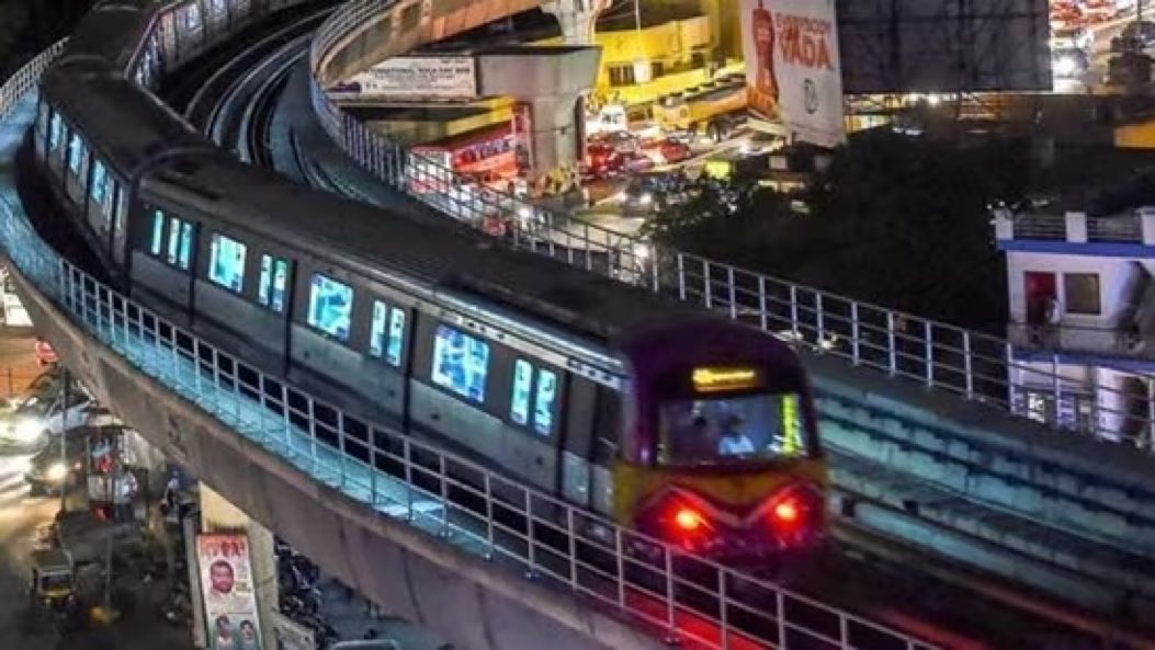 WorldBufferZone's tweet photo. #Bengaluru's #NammaMetro clocks count of 7 lakh footfalls on Wednesday. #HT https://t.co/Gk0WL5qEyV